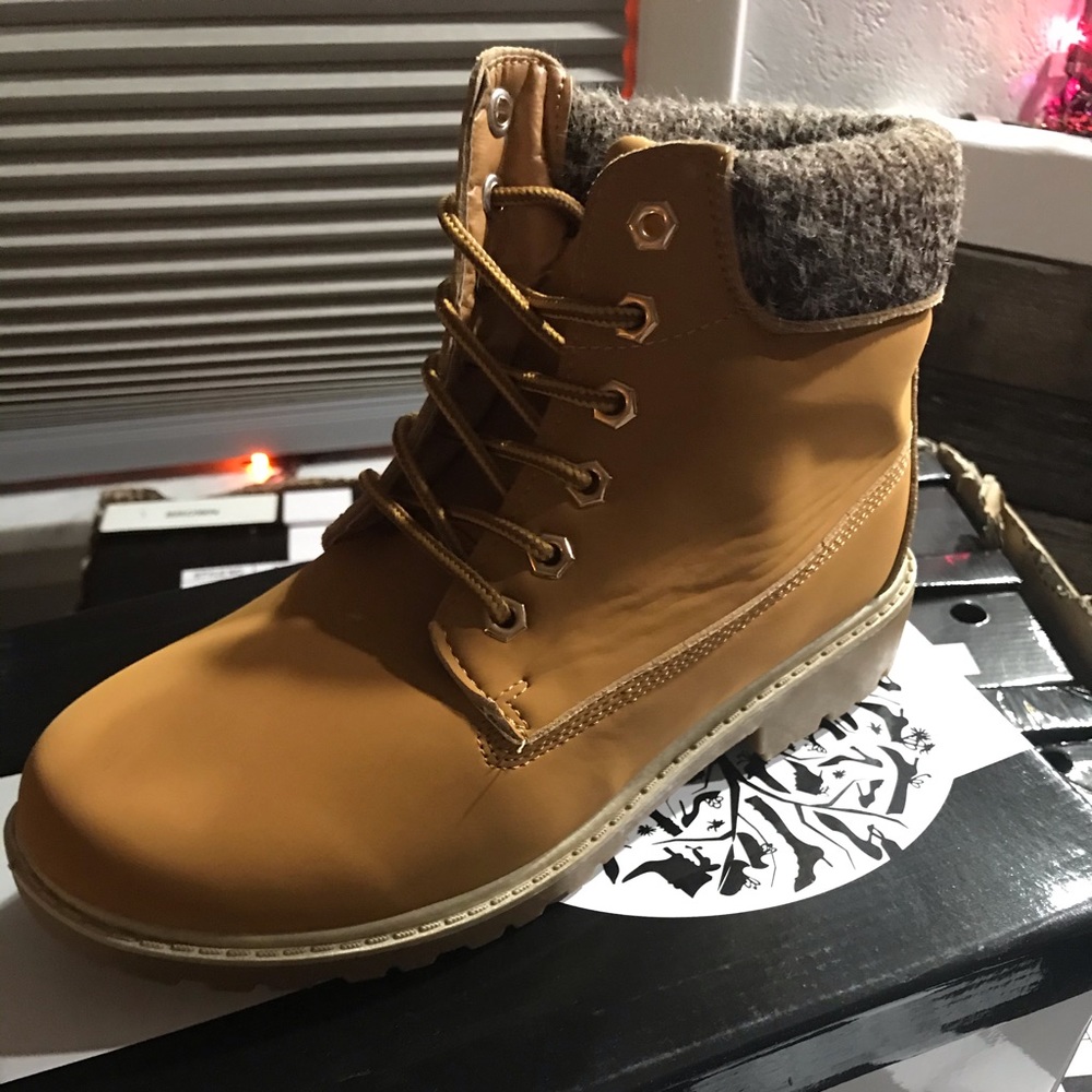 Brand new women’s tan work boot